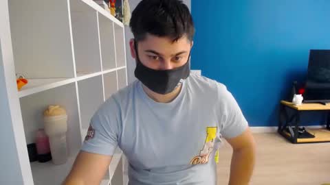 Snapshot of sexxxdickbig chatting on 03-05-25, 08:10 Tommy online show from 03-05-25, 08:10