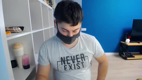 Snapshot of sexxxdickbig chatting on 03-06-25, 04:17 Tommy online show from 03-06-25, 04:17