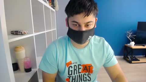 Snapshot of sexxxdickbig chatting on 03-09-25, 08:18 Tommy online show from 03-09-25, 08:18