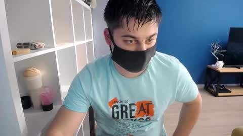 Snapshot of sexxxdickbig chatting on 03-09-25, 02:10 Tommy online show from 03-09-25, 02:10