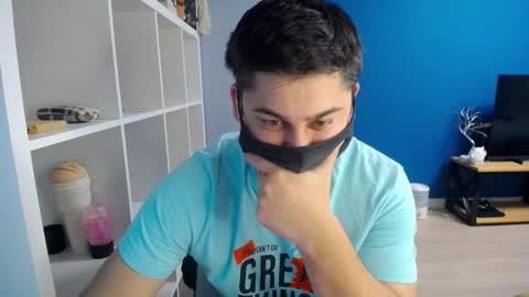 Snapshot of sexxxdickbig chatting on 03-10-25, 02:48 Tommy online show from 03-10-25, 02:48