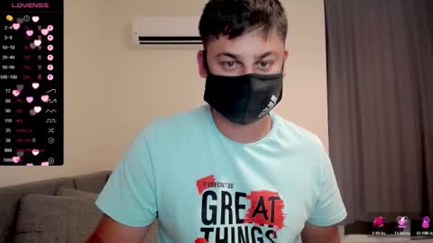 Snapshot of sexxxdickbig chatting on 09-28-25, 04:01 Tommy online show from 09-28-25, 04:01