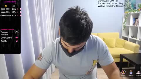 Snapshot of sexxxdickbig chatting on 10-20-25, 07:20 Tommy online show from 10-20-25, 07:20