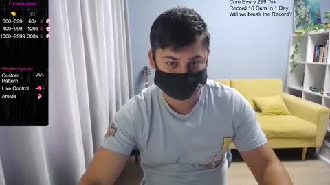 Snapshot of sexxxdickbig chatting on 10-21-25, 08:37 Tommy online show from 10-21-25, 08:37