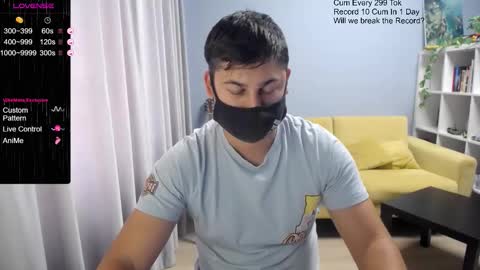 Snapshot of sexxxdickbig chatting on 10-22-25, 06:46 Tommy online show from 10-22-25, 06:46