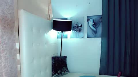 sexxxy_caroline online show from 02-01-25, 11:10