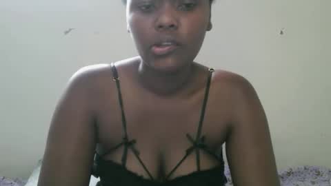 Snapshot of sexxy_lynne chatting on 10-14-25, 08:37 sexxy_lynne online show from 10-14-25, 08:37