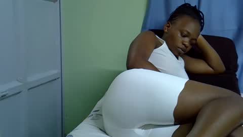 Snapshot of sexxybuttie chatting on 02-23-26, 11:40 African Queen online show from 02-23-26, 11:40