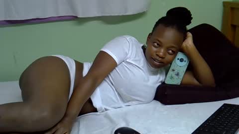 Snapshot of sexxybuttie chatting on 03-03-26, 10:32 African Queen online show from 03-03-26, 10:32