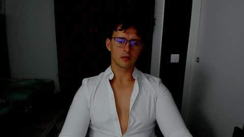 Snapshot of sexxymuscles4u chatting on 10-10-25, 10:36 Sexxymuscles4U online show from 10-10-25, 10:36