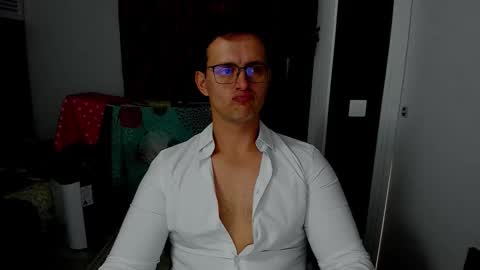 Snapshot of sexxymuscles4u chatting on 10-22-25, 10:59 Sexxymuscles4U online show from 10-22-25, 10:59