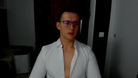 Snapshot of sexxymuscles4u chatting on 11-15-25, 09:39 Sexxymuscles4U online show from 11-15-25, 09:39
