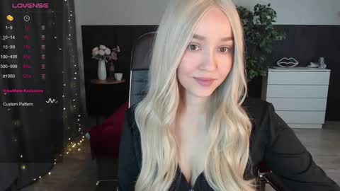 Snapshot of sexy_alexxia chatting on 09-25-25, 12:09 Alexia online show from 09-25-25, 12:09