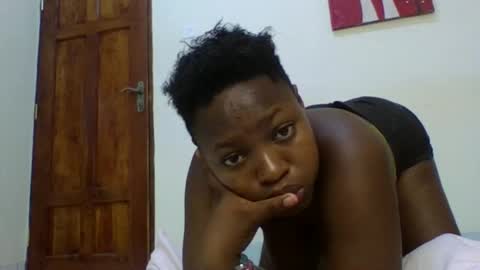 sexy_apple2 online show from 10-11-25, 09:35