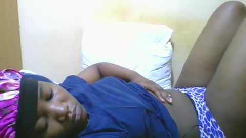 Snapshot of sexy_ariana90 chatting on 10-06-25, 07:06 Reshia online show from 10-06-25, 07:06