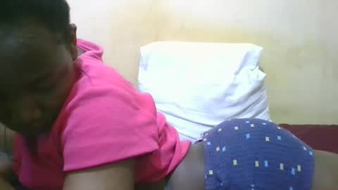 Snapshot of sexy_ariana90 chatting on 10-27-25, 05:55 Reshia online show from 10-27-25, 05:55