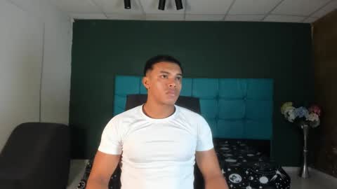 sexy_bigcock01 online show from 02-06-25, 02:00