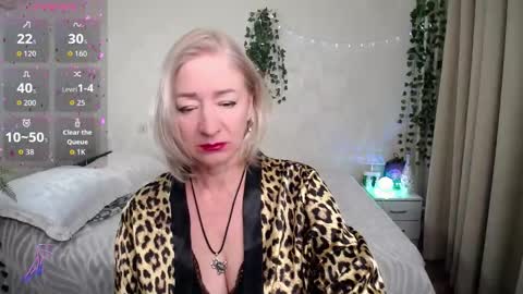 Snapshot of sexy_cat00 chatting on 12-04-25, 07:55 Irena online show from 12-04-25, 07:55