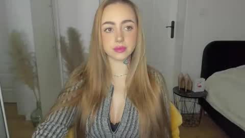 C o r a l i e online show from 02-23-26, 07:28