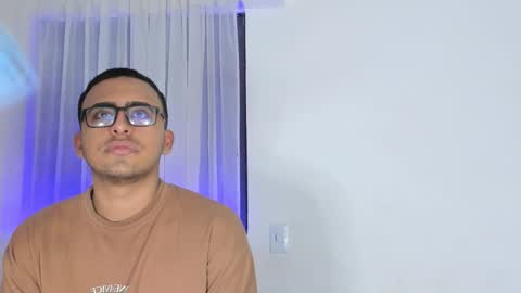 sexy_couple_xx1 online show from 10-23-25, 10:14