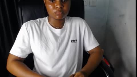 Snapshot of sexy_dick_drainer chatting on 10-25-25, 09:42 TAISHA online show from 10-25-25, 09:42