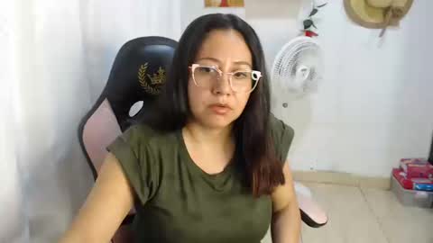 Snapshot of sexy_goddes1 chatting on 10-18-25, 04:26 layla violeta gomez online show from 10-18-25, 04:26