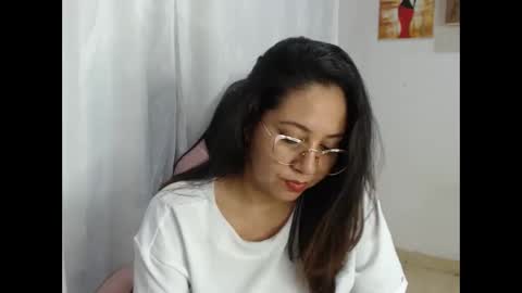 Snapshot of sexy_goddes1 chatting on 10-19-25, 05:52 layla violeta gomez online show from 10-19-25, 05:52