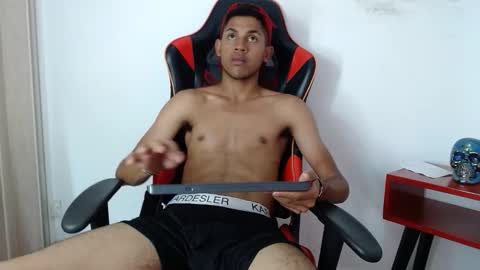 Snapshot of sexy_latin_cum chatting on 10-15-25, 02:06 sexy_latin_cum online show from 10-15-25, 02:06