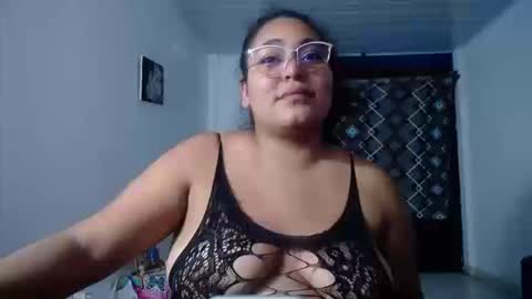Snapshot of sexy_love_15 chatting on 09-25-25, 07:23 SIRENA LOVE online show from 09-25-25, 07:23