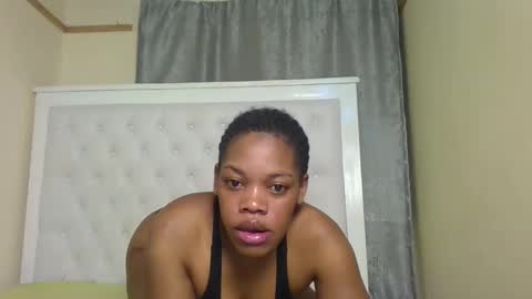 Snapshot of sexy_lyna chatting on 10-15-25, 06:19 sexy_lyna online show from 10-15-25, 06:19