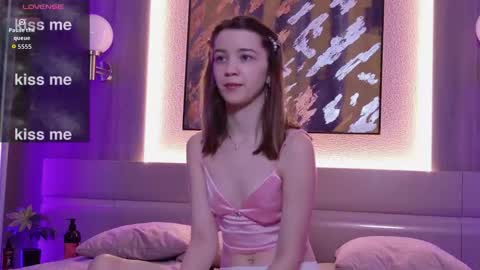 Snapshot of sexy_me_bb chatting on 10-15-25, 01:11 Alison online show from 10-15-25, 01:11