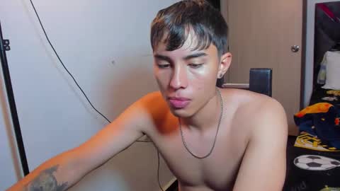 Snapshot of sexy_molly09 chatting on 11-20-25, 02:01 sexy_molly09 online show from 11-20-25, 02:01