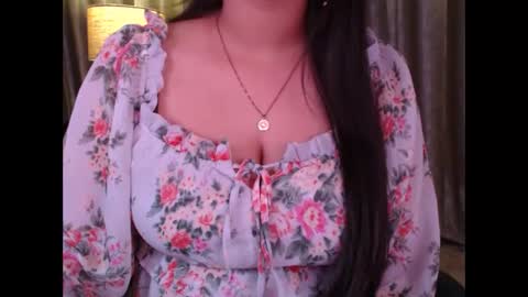 Snapshot of sexy_myra18 chatting on 11-28-25, 05:43 myra online show from 11-28-25, 05:43