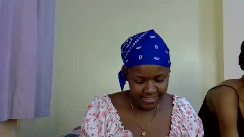 Snapshot of sexy_narohah chatting on 09-21-25, 04:41 Narohah online show from 09-21-25, 04:41