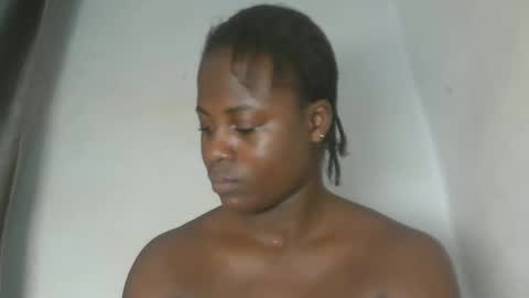 Snapshot of sexy_petitqueen chatting on 04-04-26, 04:00 sexy_petitqueen online show from 04-04-26, 04:00