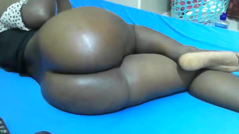 Snapshot of sexy_quincy1 chatting on 12-20-24, 04:14 Sexy Quincy online show from 12-20-24, 04:14