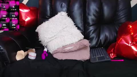 Snapshot of sexy_redgirl chatting on 02-14-25, 03:00 karoline online show from 02-14-25, 03:00