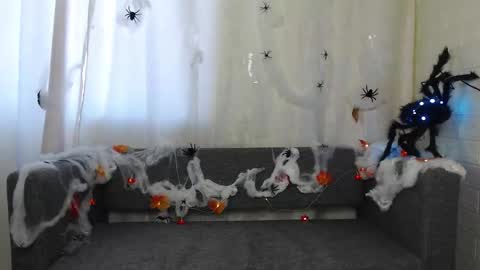 Snapshot of sexy_sansa chatting on 10-15-25, 08:14 Alina online show from 10-15-25, 08:14