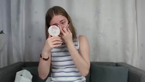 Snapshot of sexy_sansa chatting on 11-20-25, 09:42 Alina online show from 11-20-25, 09:42