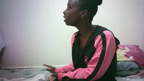 Snapshot of sexy_wetgal chatting on 12-02-24, 06:09 leila online show from 12-02-24, 06:09