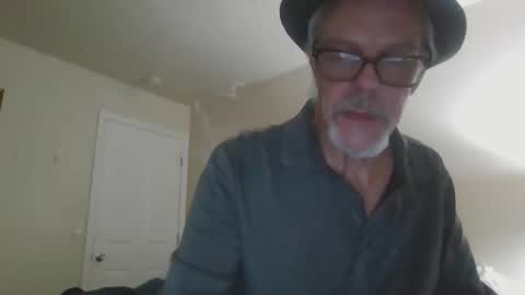 Snapshot of sexy_white_daddy chatting on 02-21-25, 06:29 Daddy online show from 02-21-25, 06:29
