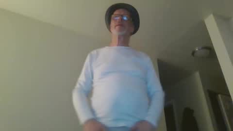 Snapshot of sexy_white_daddy chatting on 02-24-25, 12:59 Daddy online show from 02-24-25, 12:59