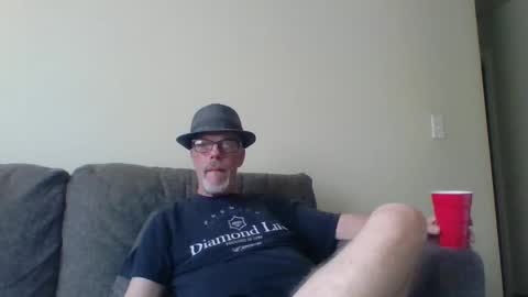 Snapshot of sexy_white_daddy chatting on 03-08-25, 11:07 Daddy online show from 03-08-25, 11:07