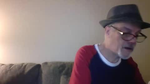 Snapshot of sexy_white_daddy chatting on 03-10-25, 09:10 Daddy online show from 03-10-25, 09:10