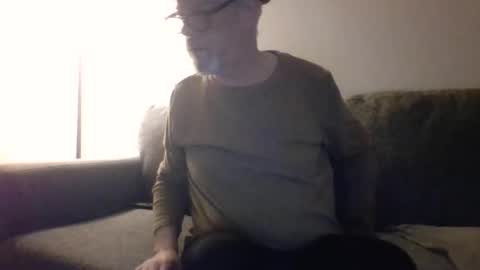 Snapshot of sexy_white_daddy chatting on 03-11-25, 09:13 Daddy online show from 03-11-25, 09:13