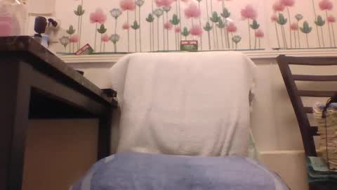 Snapshot of sexy_white_daddy chatting on 09-13-25, 12:27 Daddy online show from 09-13-25, 12:27