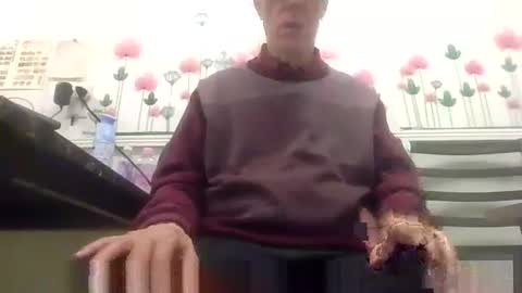 Snapshot of sexy_white_daddy chatting on 10-28-25, 02:15 Daddy online show from 10-28-25, 02:15