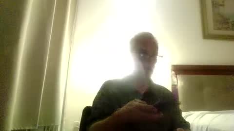 Snapshot of sexy_white_daddy chatting on 11-27-25, 01:29 Daddy online show from 11-27-25, 01:29