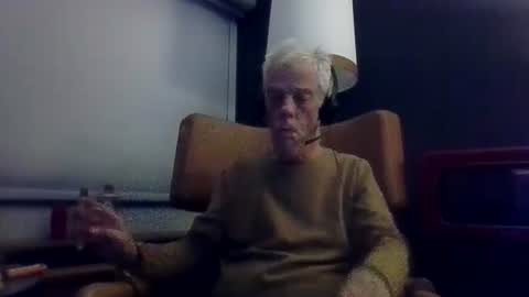 Snapshot of sexy_white_daddy chatting on 12-18-25, 09:04 Daddy online show from 12-18-25, 09:04