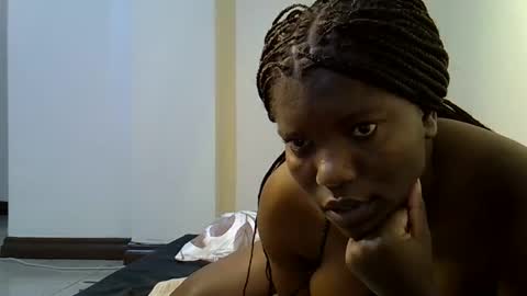 Snapshot of sexy_yello chatting on 10-10-25, 04:06 Bantu girl online show from 10-10-25, 04:06